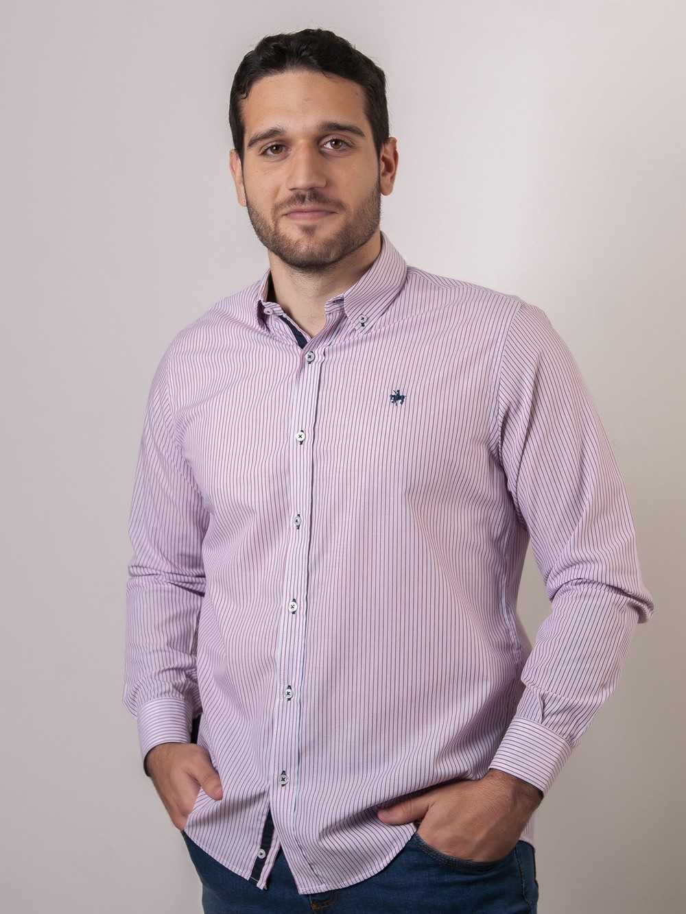 CAMISA SEMIENTALLADA RAYAS ROJAS