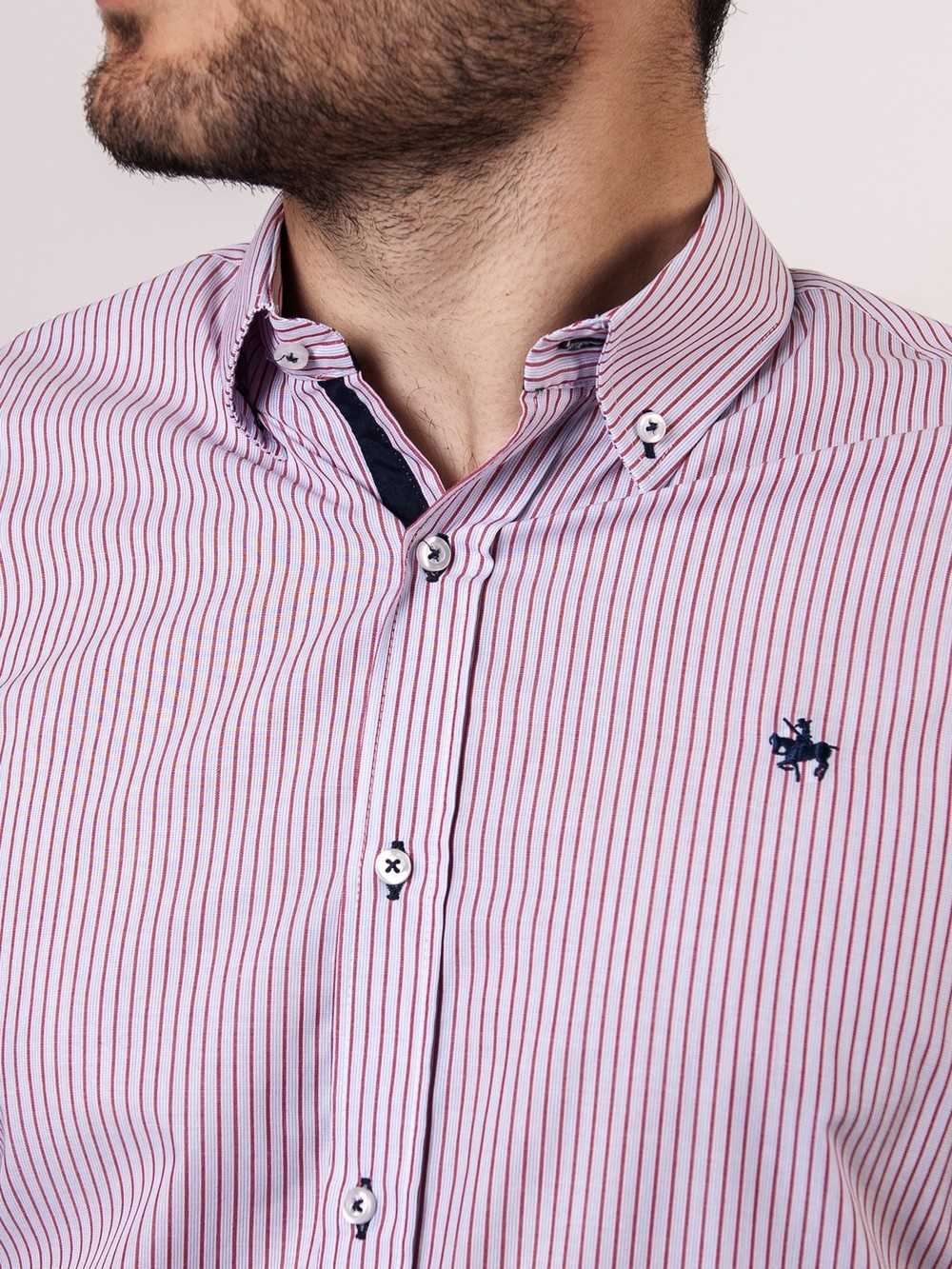 CAMISA SEMIENTALLADA RAYAS ROJAS