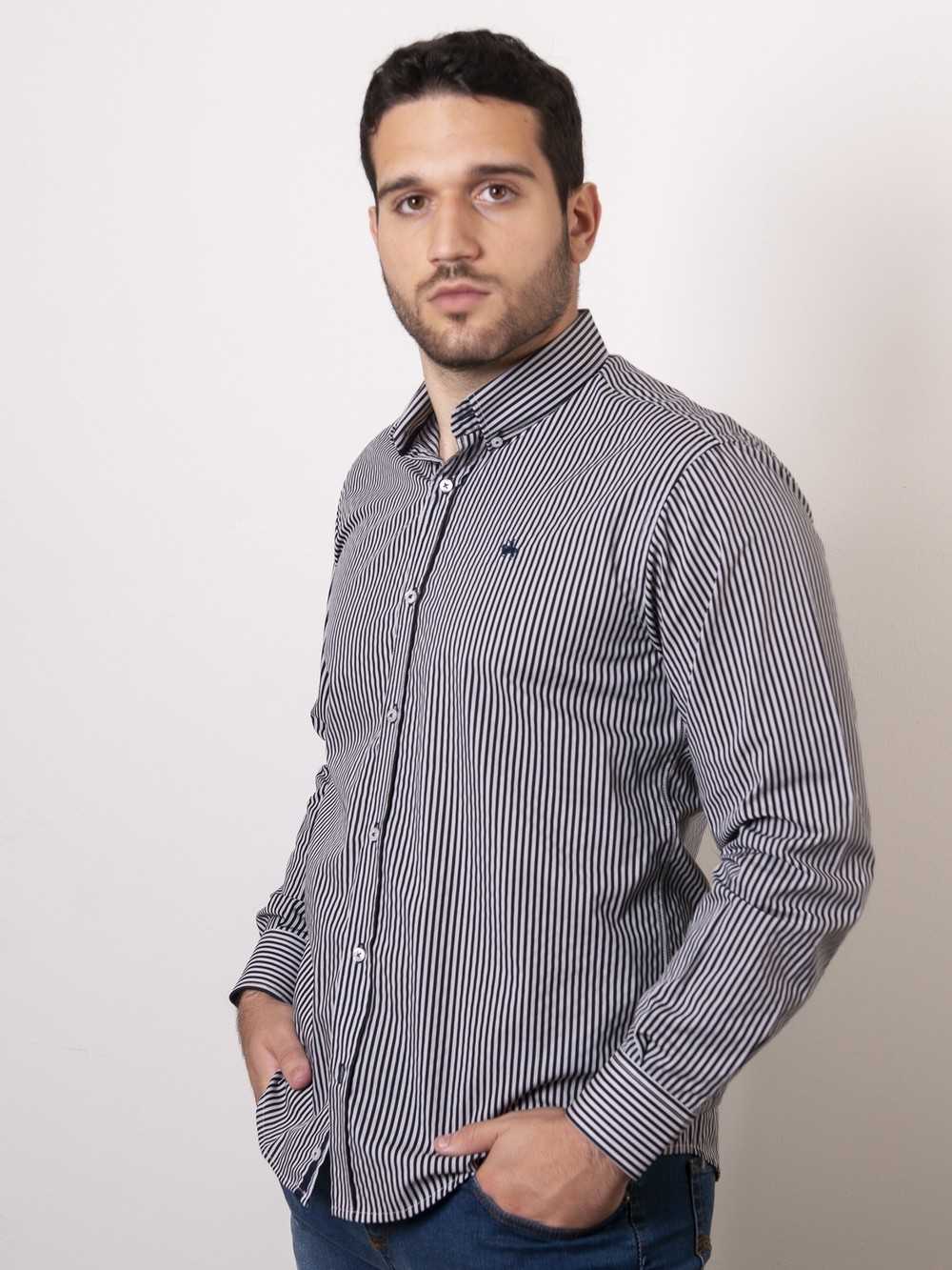 CAMISA SEMIENTALLADA RAYAS NEGRO Y GRIS