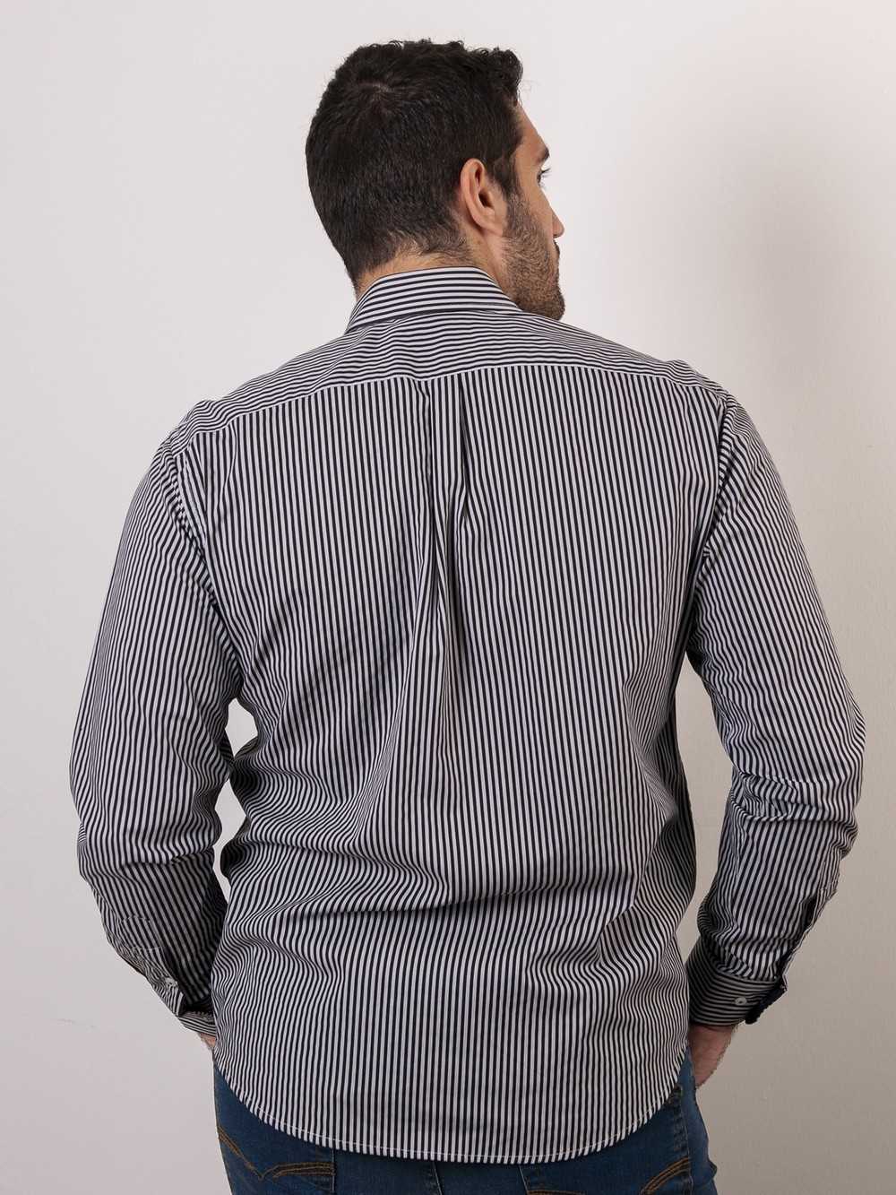 CAMISA SEMIENTALLADA RAYAS NEGRO Y GRIS