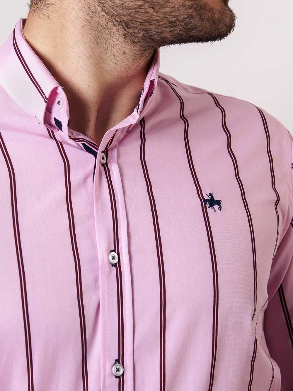 CAMISA SEMIENTALLADA ROSA RAYAS GRANATE