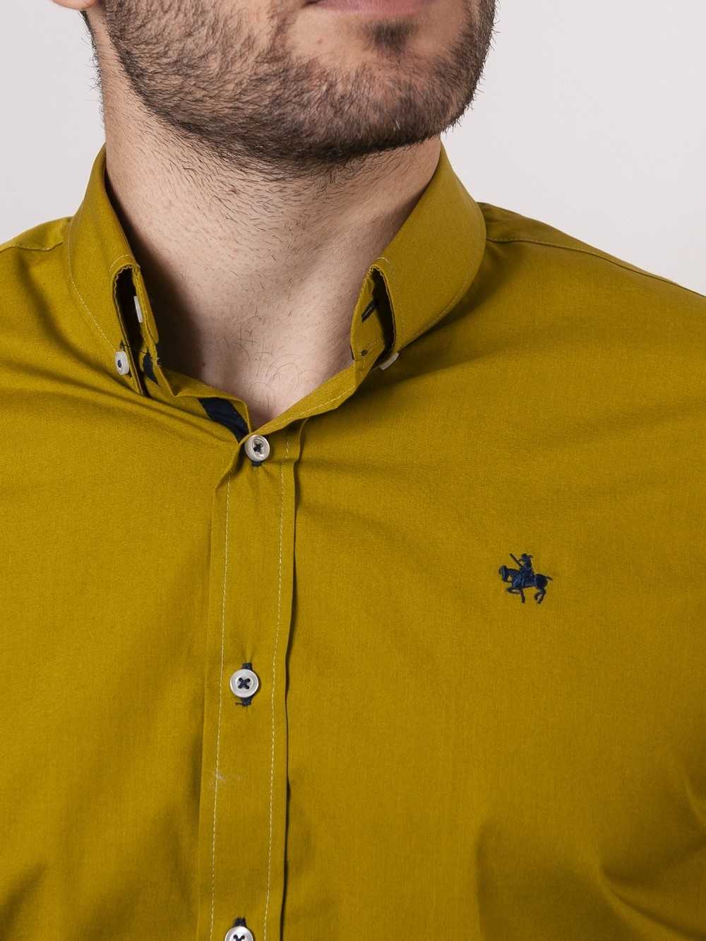 CAMISA SEMIENTALLADA VERDE LIMA