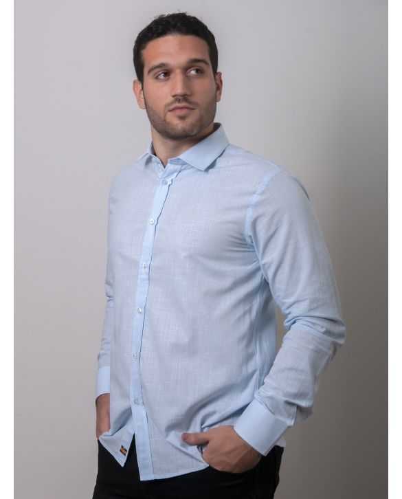 CAMISA SEMIENTALLADA LISA CELESTE